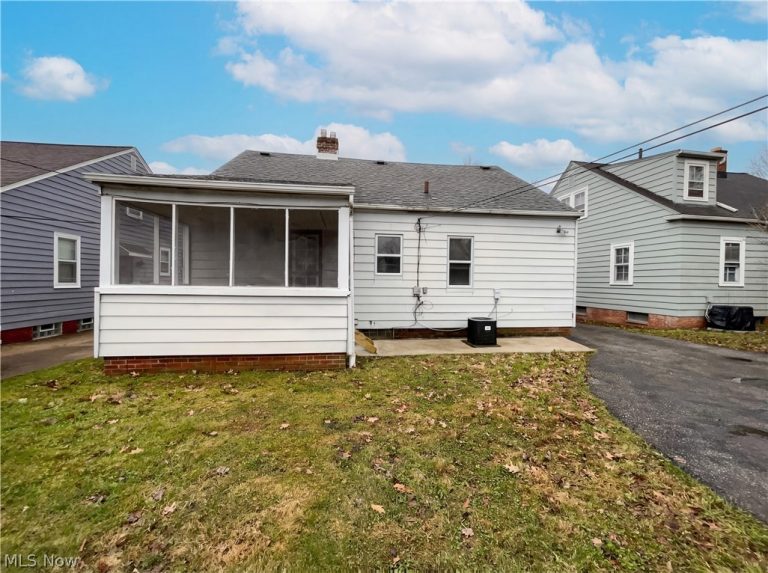 20511 Balfour Road, Warrensville Heights, OH - Photo 5