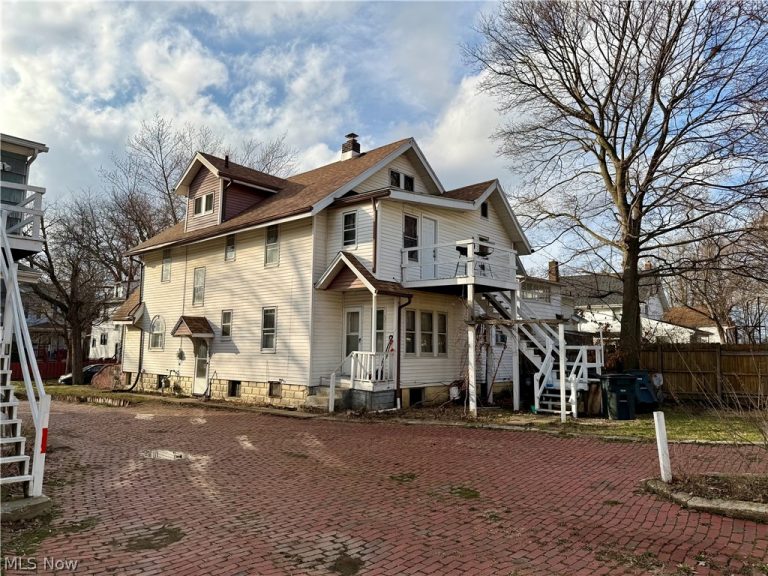 1375 Curtis Street, Akron, OH - Photo 3