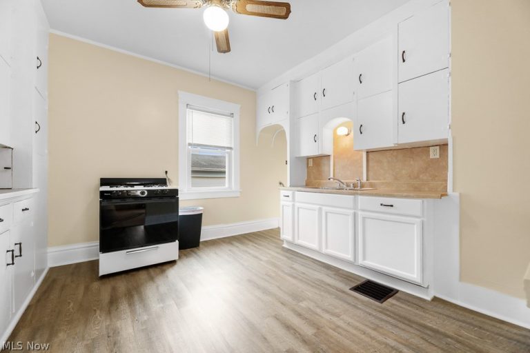 233 Cambridge Street, Alliance, OH - Photo 6