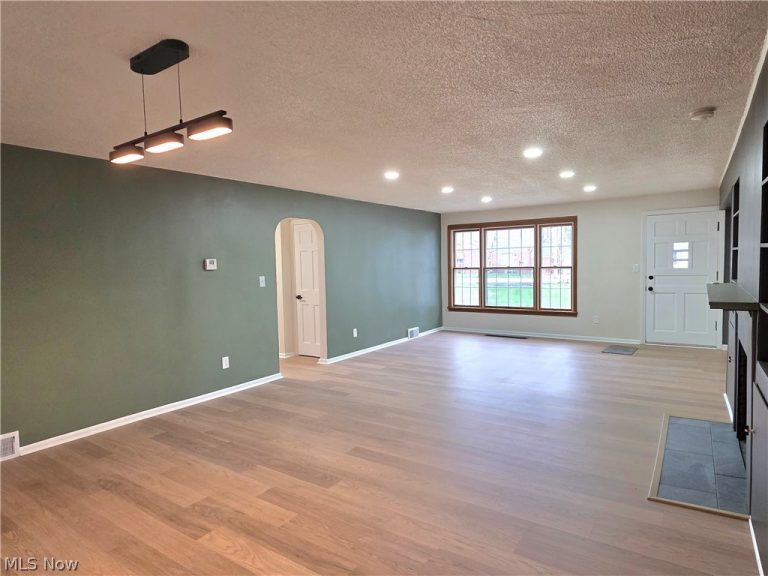 1324 Mapleview Drive, Seven Hills, OH - Photo 5