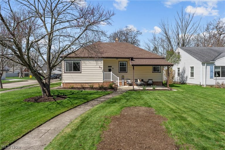 6788 Orchard Boulevard, Parma Heights, OH - Photo 2