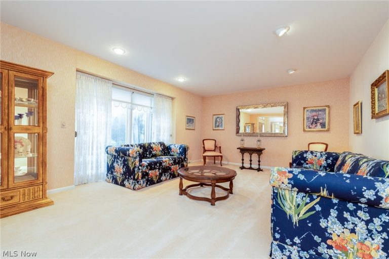 25235 Penshurst Drive, Beachwood, OH - Photo 5