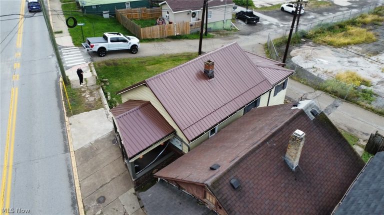 407 Main Street, Follansbee, WV - Photo 2