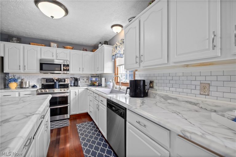 602 Still Water Boulevard, Elyria, OH - Photo 4