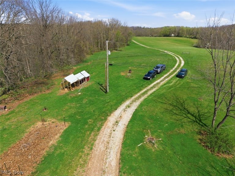 3741 Mayfair Lane, Cambridge, OH - Photo 6