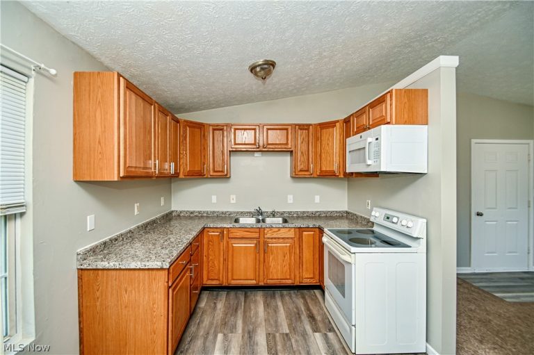 1240 Waterloo Road, Akron, OH - Photo 8