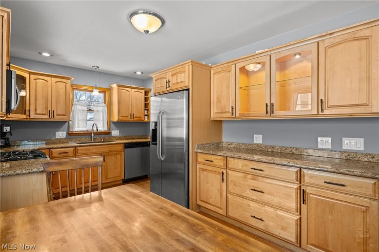 22 Youtz Avenue, Akron, OH - Photo 8