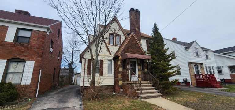 3599 Grosvenor Road, Cleveland Heights, OH, 44118