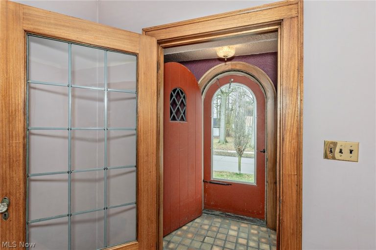 1489 Crest Road, Cleveland Heights, OH - Photo 2