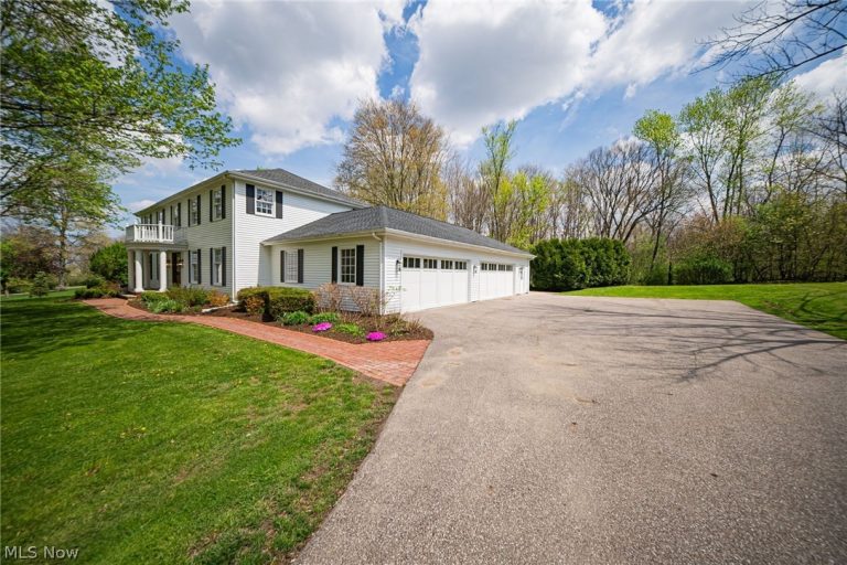 35 Greentree Road, Moreland Hills, OH - Photo 3