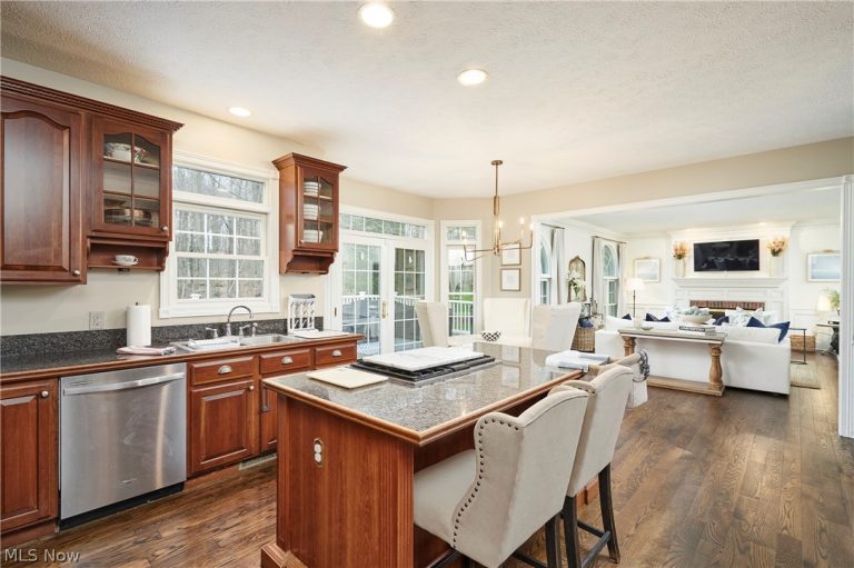 11137 Malvern Drive, North Royalton, OH - Photo 2