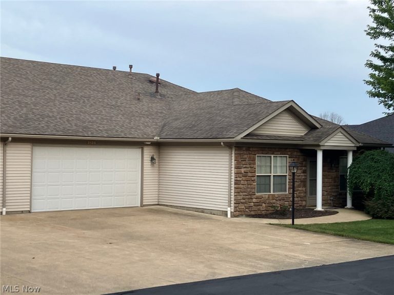 3125 Whitewood Street #5, North Canton, OH - Photo 2