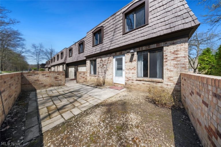 723 Tollis Parkway, Broadview Heights, OH - Photo 3