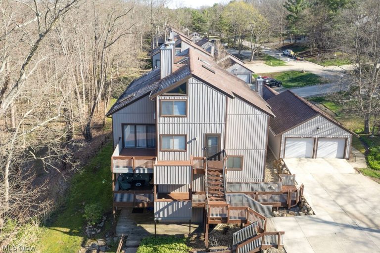 2110 Pinebrook Trail, Cuyahoga Falls, OH - Photo 6