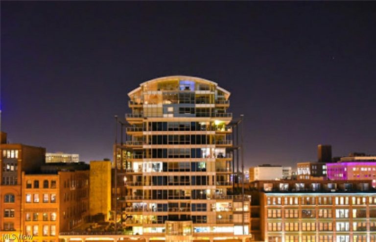 701 Lakeside Avenue #PH-2A/1302, Cleveland, OH, 44113