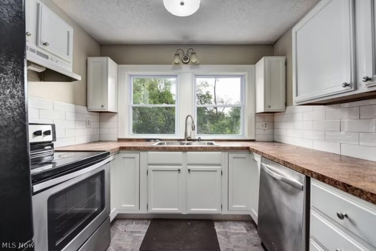 3589 Cedarbrook Road, Cleveland Heights, OH - Photo 2