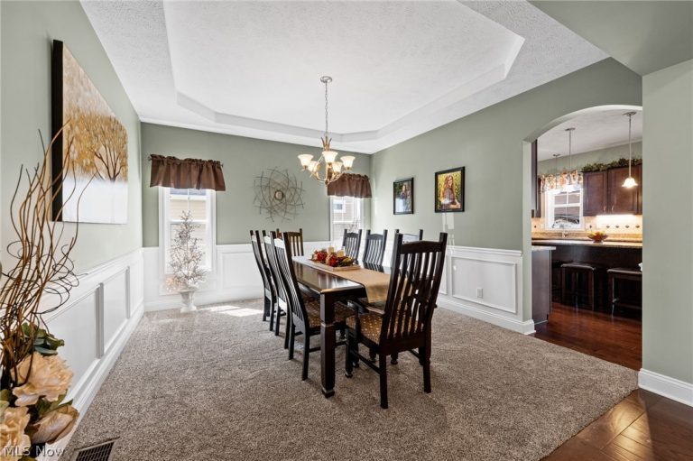 192 Shoreland Circle, Willowick, OH - Photo 6