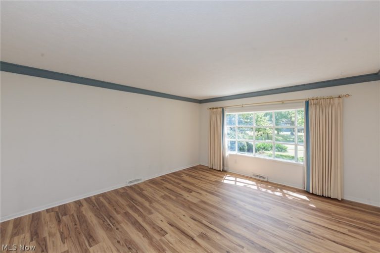 33403 Cromwell Drive, Solon, OH - Photo 3