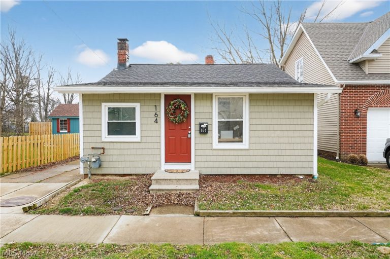 164 317th Street, Willowick, OH - Photo 2