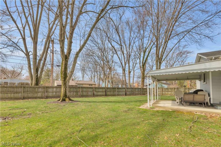 4430 Bentley Drive, North Olmsted, OH - Photo 8