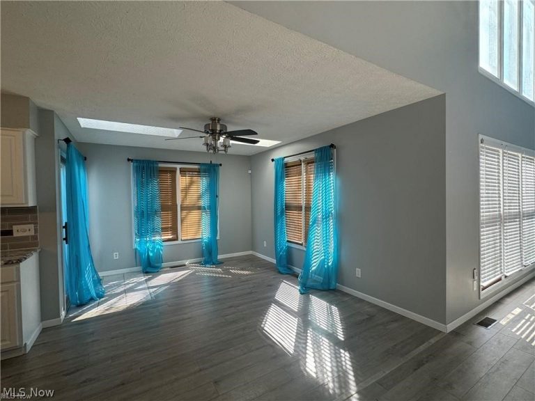 242 Ravenshollow Drive, Cuyahoga Falls, OH - Photo 8