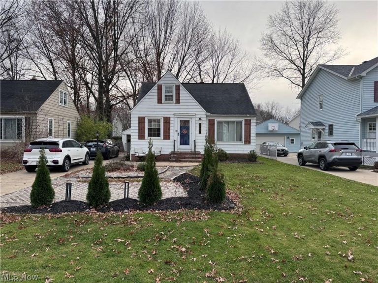 25725 Cook Road, Olmsted Falls, OH - Photo 2
