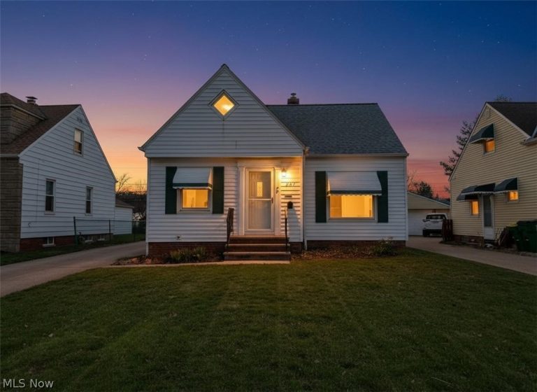 287 330th Street, Willowick, OH - Photo 2