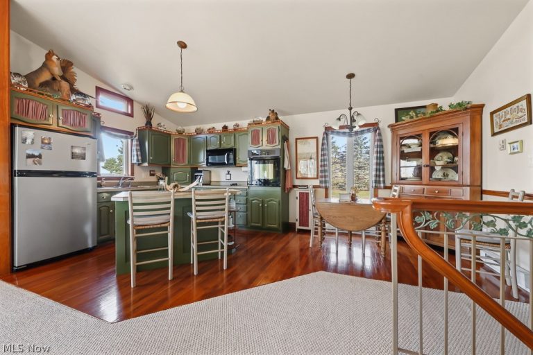 6122 Frederick Avenue, Alliance, OH - Photo 3