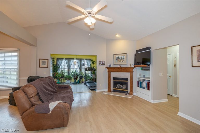 4261 Lake Harbour Way, Avon, OH - Photo 3