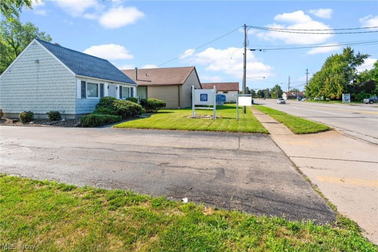 5363 Oberlin Avenue, Lorain, OH - Photo 6