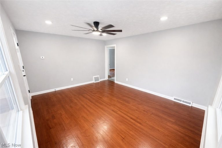 19910 Mountville Drive, Maple Heights, OH - Photo 5