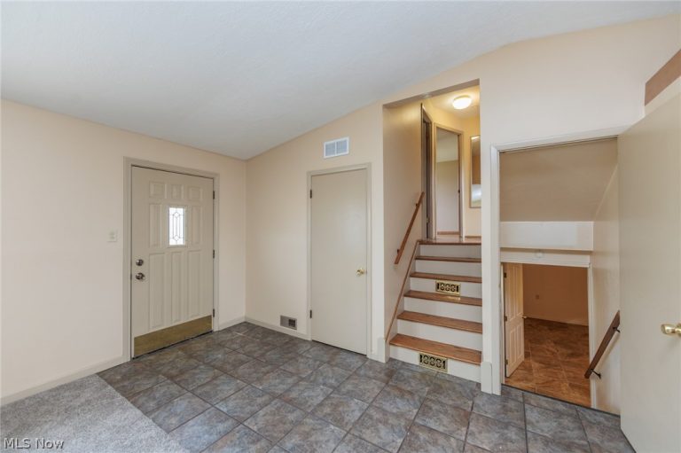 13515 Heatherwood Drive, Brook Park, OH - Photo 4