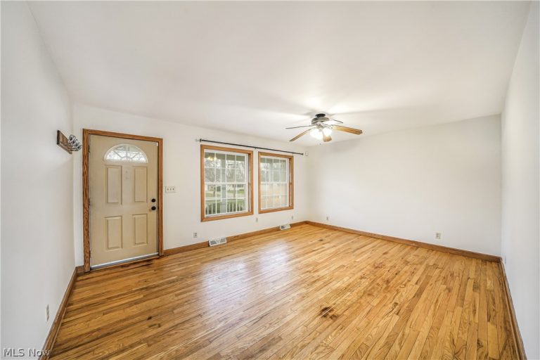 5216 Kuszmaul Avenue, Warren, OH - Photo 2