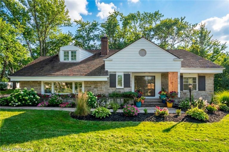24150 Woodland Road, Shaker Heights, OH - Photo 2