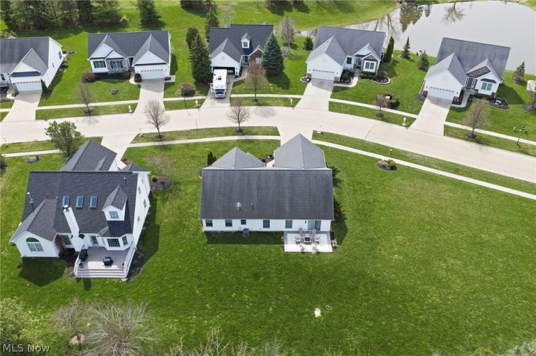 39292 Camelot Way, Avon, OH - Photo 3