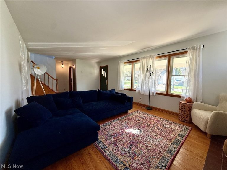 102 Furlen Court, Hubbard, OH - Photo 2