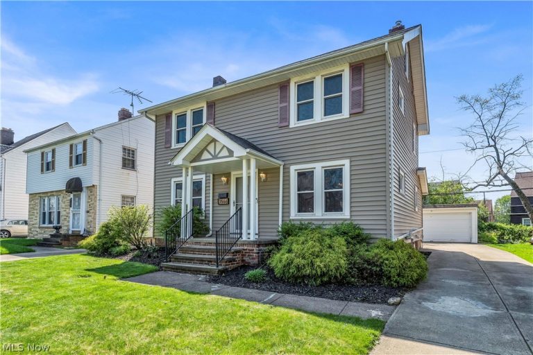3566 Grosvenor Road, Cleveland Heights, OH, 44118