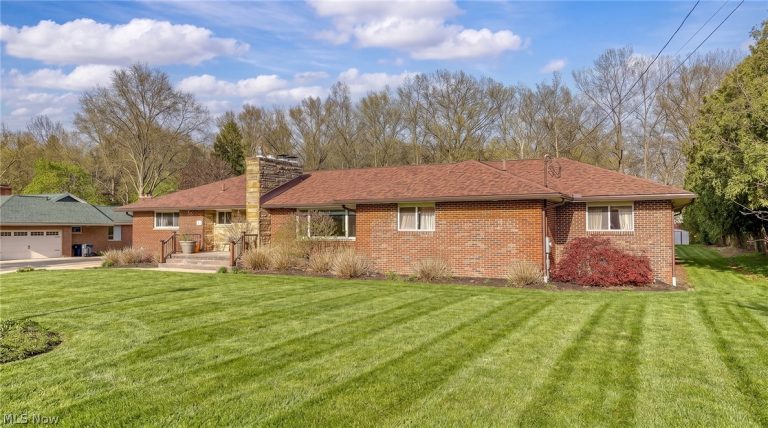 327 Miller Road, Akron, OH - Photo 2