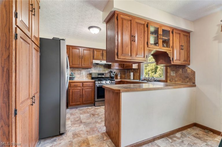 5511 Bonham Avenue, Canal Fulton, OH - Photo 3