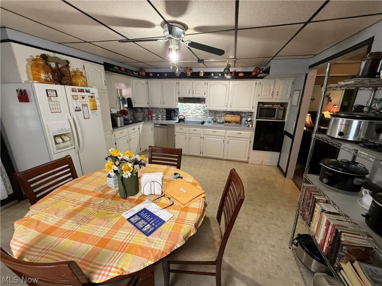 147 Newell Avenue, St Clairsville, OH - Photo 2