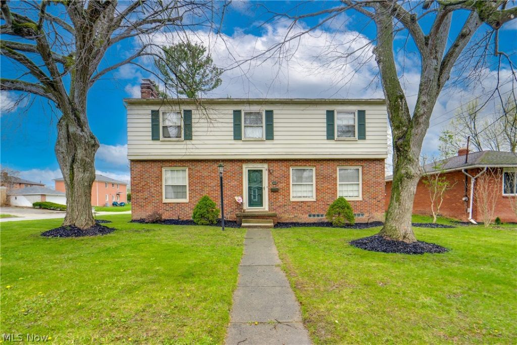 584 Hawkins Avenue, Akron, OH