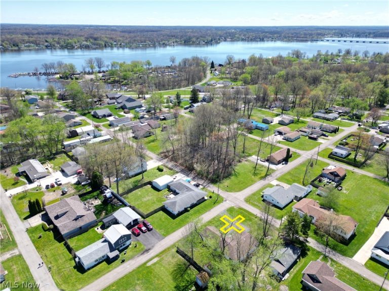 17604 Olive Avenue, Lake Milton, OH - Photo 4