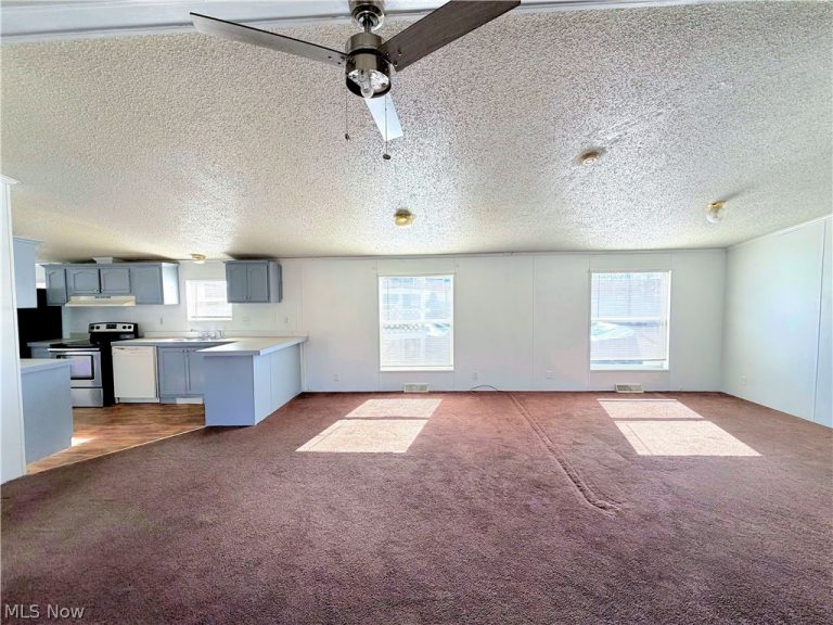 14 Hector Avenue, Chester, WV - Photo 4