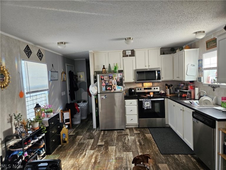 81 Hyland Drive, Akron, OH - Photo 4