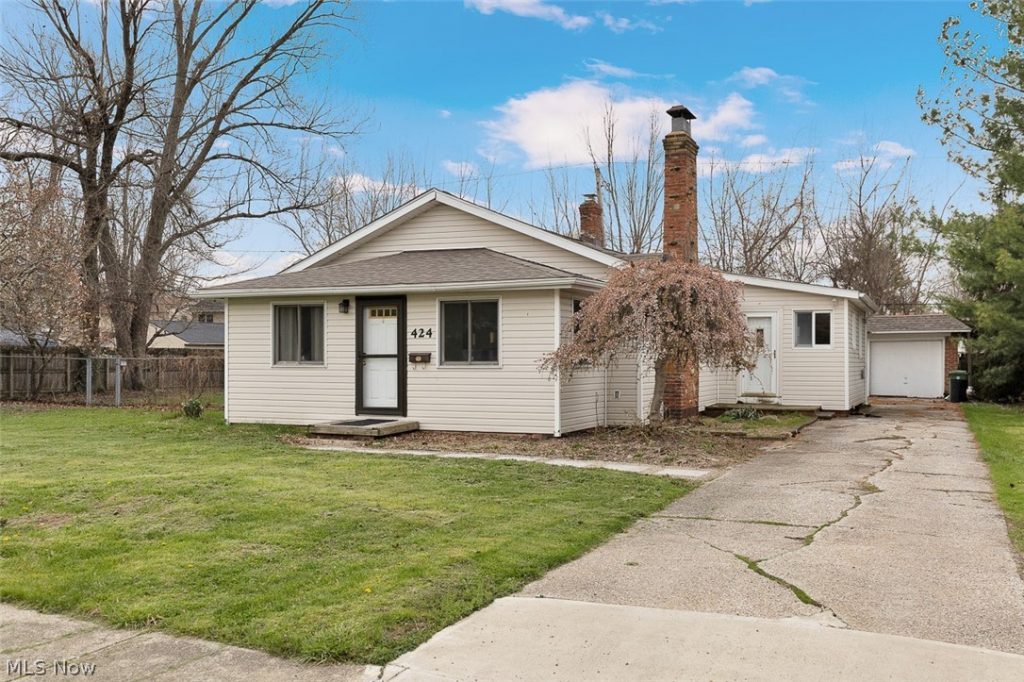 424 Woodstock Road, Eastlake, OH