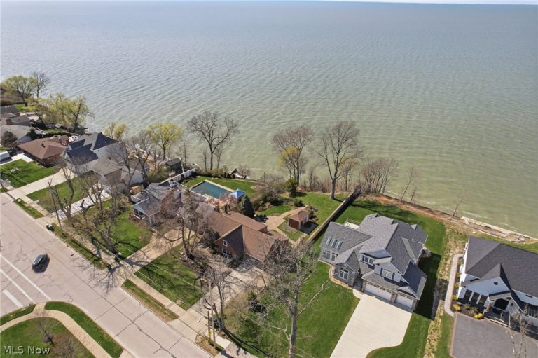 29319 Cresthaven Drive, Willowick, OH - Photo 6
