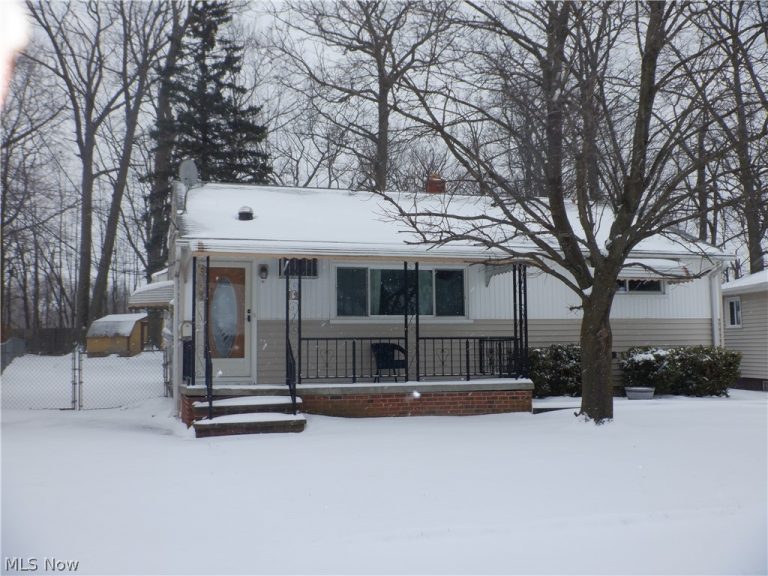 6103 Westbrook Drive, Brook Park, OH - Photo 2
