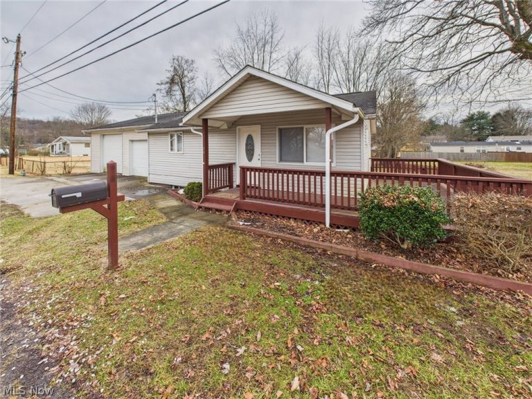 56 Meadowlark Drive, Williamstown, WV - Photo 3