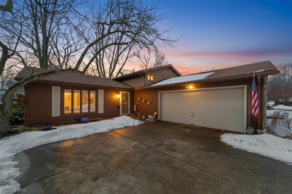 129 Hidden Tree Lane, Amherst, OH