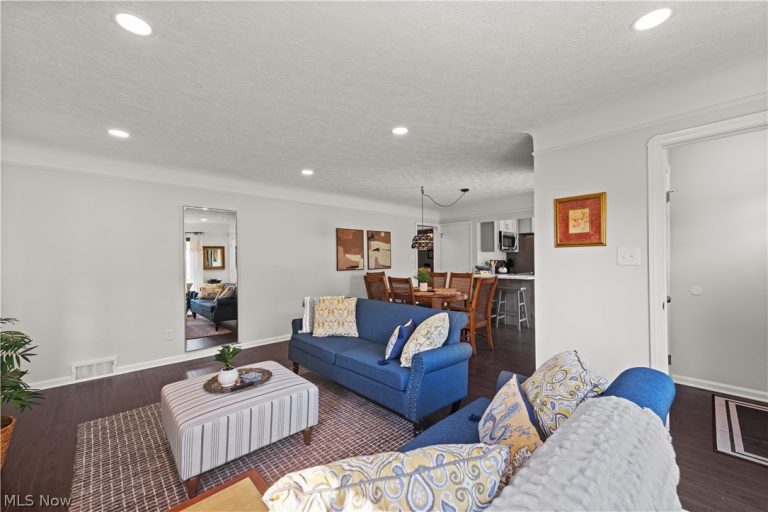 6430 Olde York Road, Parma Heights, OH - Photo 4